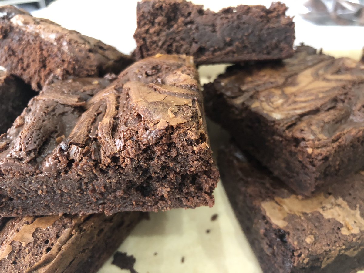 Who’s coming for a cuppa today?? Perfect cosy little corner to warm up and dry off. Loads of bakes freshly prepared onsite 🥰