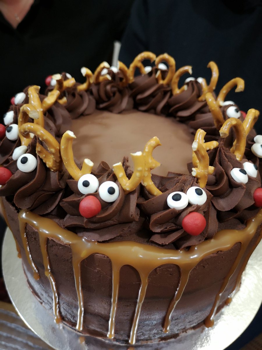 KatHarbourne's tweet photo. ๐ CAKE FRIDAY!!! ๐
Karen and Cheryl from @Lttletownpantry make these beautiful cakes from their unit here in Killamarsh. They sell to businesses across South Yorkshire and North Derbyshire including @birdhouseteaco and #PomKitchen https://t.co/iqiBHoyIWR