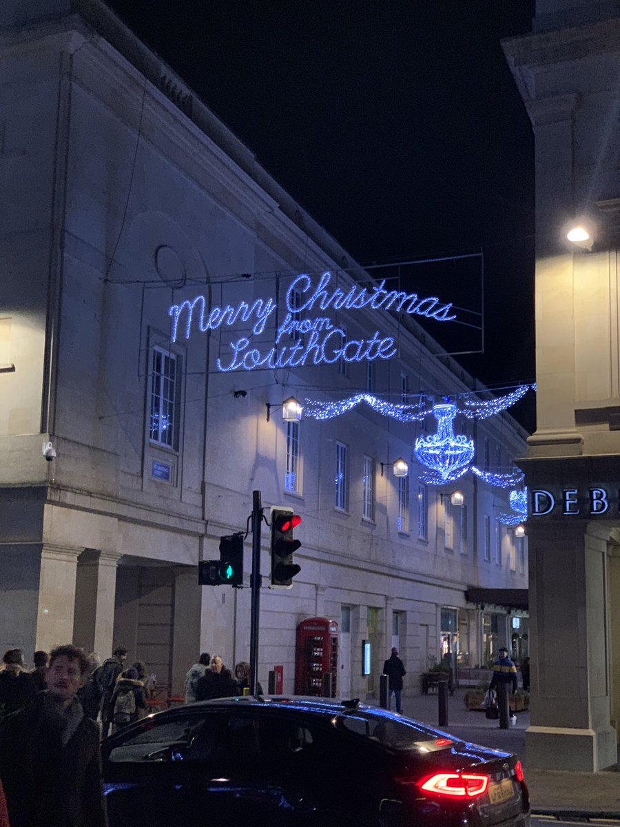 SWToursUK's tweet photo. Bath is in full Christmas swing. So why not join us and enjoy a walking tour. Meet in front of Bath Abbey at 11.30 or 2.30 on Saturdays #visitbath #bbguides https://t.co/uRPGS4d0Nr
