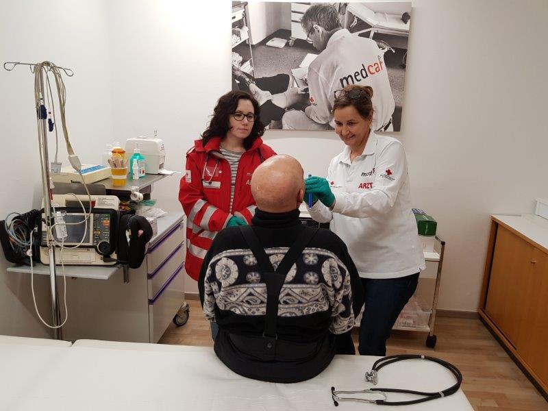 Medcare, ein Gemeinschaftsprojekt von Rotem Kreuz Tirol und Caritas Tirol, feiert 6. Geburtstag. Medcare versorgt Menschen basismedizinisch, die nicht versichert sind oder keinen Arzt aufsuchen können und bietet Sozialbetreuung an. In sechs Jahren wurden 1324 Menschen versorgt.