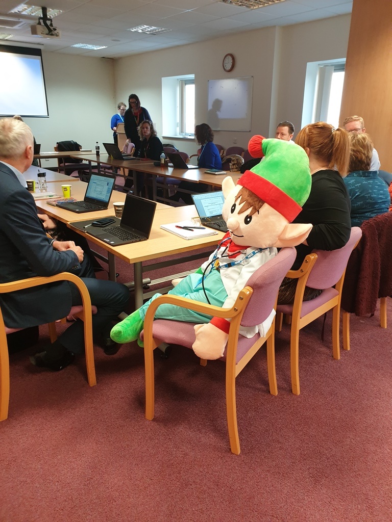 FyldeCoastNHS's tweet photo. This week Harry the Health Elf heard more about what the health organisations are doing to meet the extra demand on services over Christmas by going to a special meeting with lots of people from the CCGs, Hospital, Ambulance and Council. #harryhealthelf  https://t.co/naQ2w8hAp7 https://t.co/6KOI2WCxsD