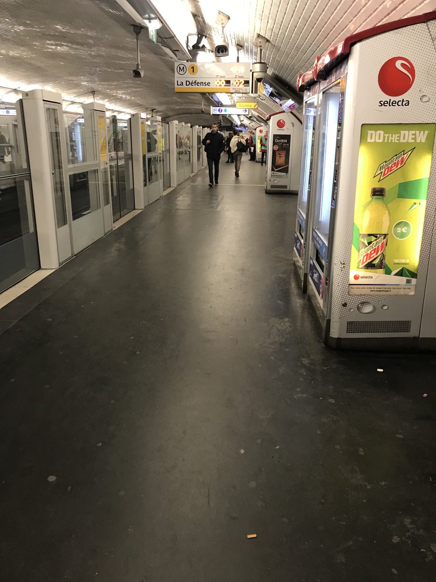 2ème jour. Même heure même constat #GreveGenerale #assismetro #teletravail