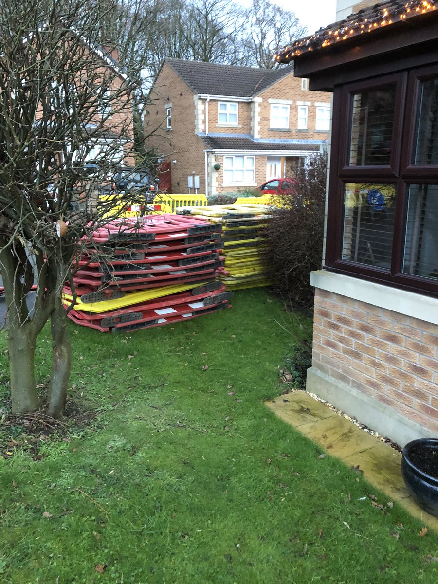 Ritchie_Beckett's tweet photo. Wonder if @richardbranson would let me use his front garden for storage without his permission, like @virginmedia are using mine? https://t.co/8KRMms6jzG