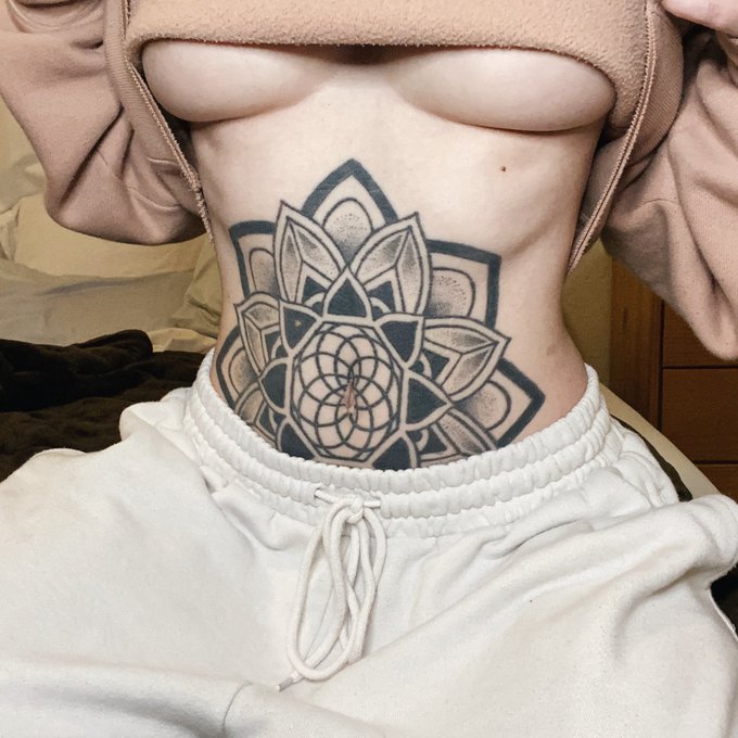 1 fav = 1 tummy kiss ☁️ https://t.co/QUZ8csARxA