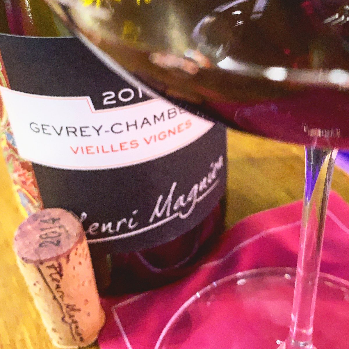 _juanjo82_'s tweet photo. Henri Magnien Gevrey-Chambertin Vieilles Vignes 2014 • #bourgogne • #pinotnoir • #gevreychambertin • Elegante!! 🍷🔝 #wine #winelovers https://t.co/pv209P7MuK