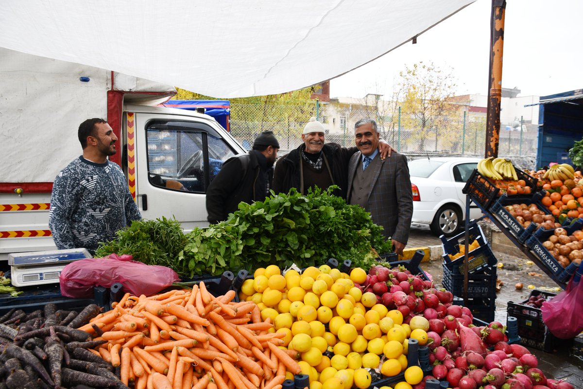 Belediye Başkan Vekili Sn. <a href="/DurruNarin/">Mehmet Dürrü Narin</a> Belediye meclis üyesi <a href="/DevrisCicek/">Devriş Çiçek</a> ile birlikte semt pazarı esnafını ziyaret edip taleplerini dinledi.