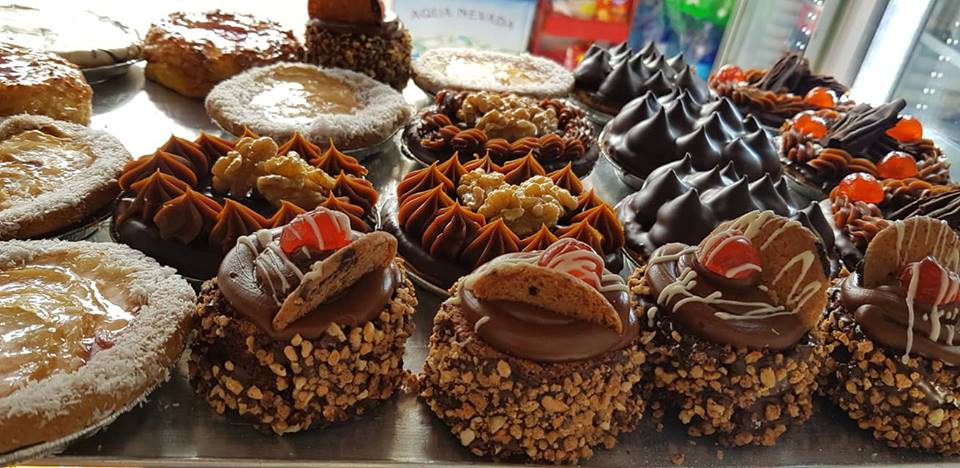 argentoenmalaga's tweet photo. Para todos, hoy es festivo en España🇪🇸
Para vos, ¡todos los días son una fiesta en Panadería Argentina 🇦🇷 La Sureña!

☑️ La Sureña. Fuengirola, Huelin y Teatinos. Y ahora, ¡envíos a domicilio!

Teléfono: 952 47 50 44

#Facturas #Pastelitos #Churros #Prepizzas #Empanadas #Frola https://t.co/o5cEpFnd9z