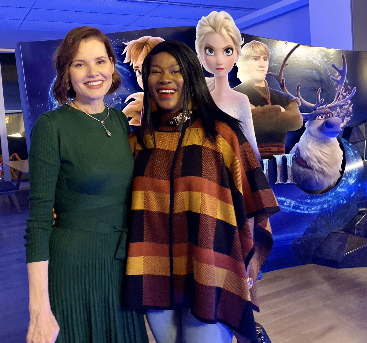 StephanieLinus's tweet photo. It was such a pleasure meeting one of my favourite actresses -the lovely “Geena Davis” of Thelma and Louise😁
#movingscreening of frozen 2 #firesidechat #Disneyanimationstudio https://t.co/1mw2w6l8MM