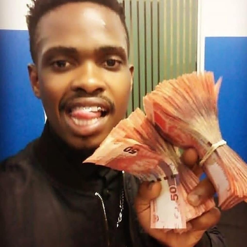 ForexLoen's tweet photo. R2000 makes R20 000
R3000 makes R30 000
R4000 makes R40 000
R5000 makes R50 000
R6000 makes R60 000
R7000 makes R70 000
R8000 makes R80 000
R9000 makes R90 000
R10 000 makes R100 00 https://t.co/iveyN3AO78