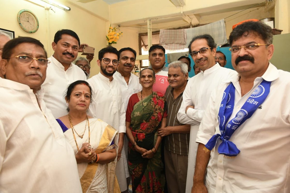 AUThackeray's tweet photo. मा. मुख्यमंत्री श्री. उद्धव साहेब ठाकरेंनी भारतरत्न डॉ. बाबासाहेब आंबेडकर यांचे परळ मधील निवासस्थान राष्ट्रीय स्मारक म्हणून घोषित केले आहे. आजच्या महापरिनिर्वाण दिवशी केलेली ही घोषणा सर्व भारतीयांसाठी अभिमानाची गोष्ट आहे. https://t.co/ajOw5I6RCI
