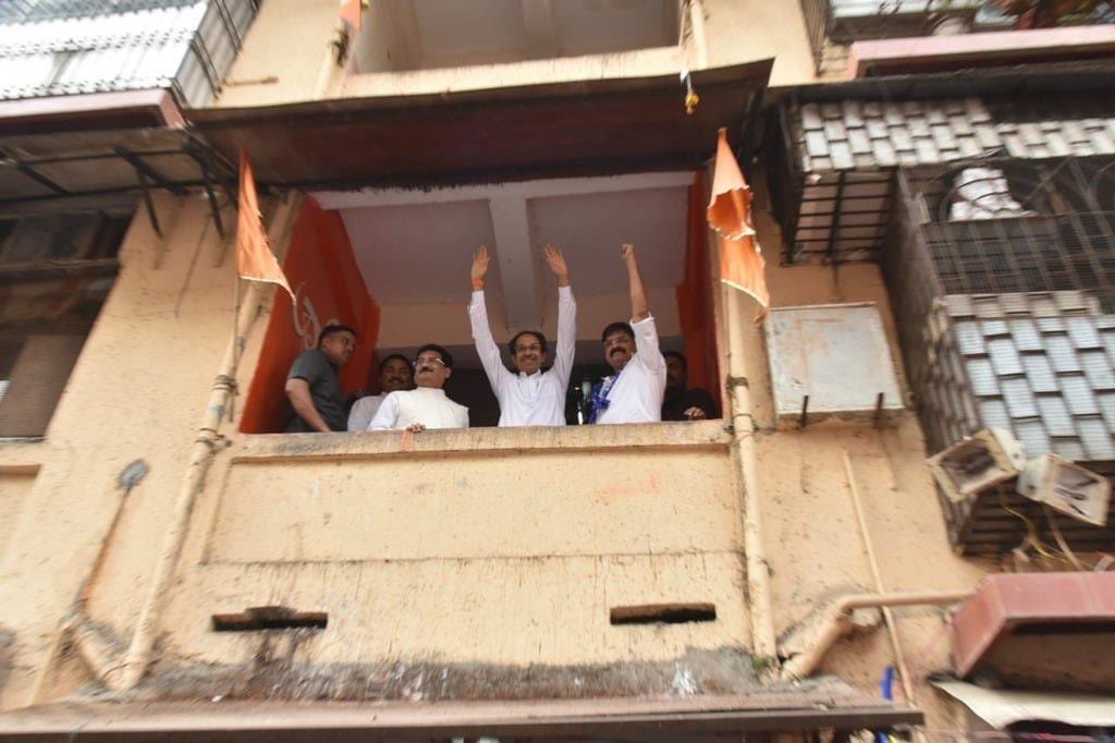 AUThackeray's tweet photo. मा. मुख्यमंत्री श्री. उद्धव साहेब ठाकरेंनी भारतरत्न डॉ. बाबासाहेब आंबेडकर यांचे परळ मधील निवासस्थान राष्ट्रीय स्मारक म्हणून घोषित केले आहे. आजच्या महापरिनिर्वाण दिवशी केलेली ही घोषणा सर्व भारतीयांसाठी अभिमानाची गोष्ट आहे. https://t.co/ajOw5I6RCI