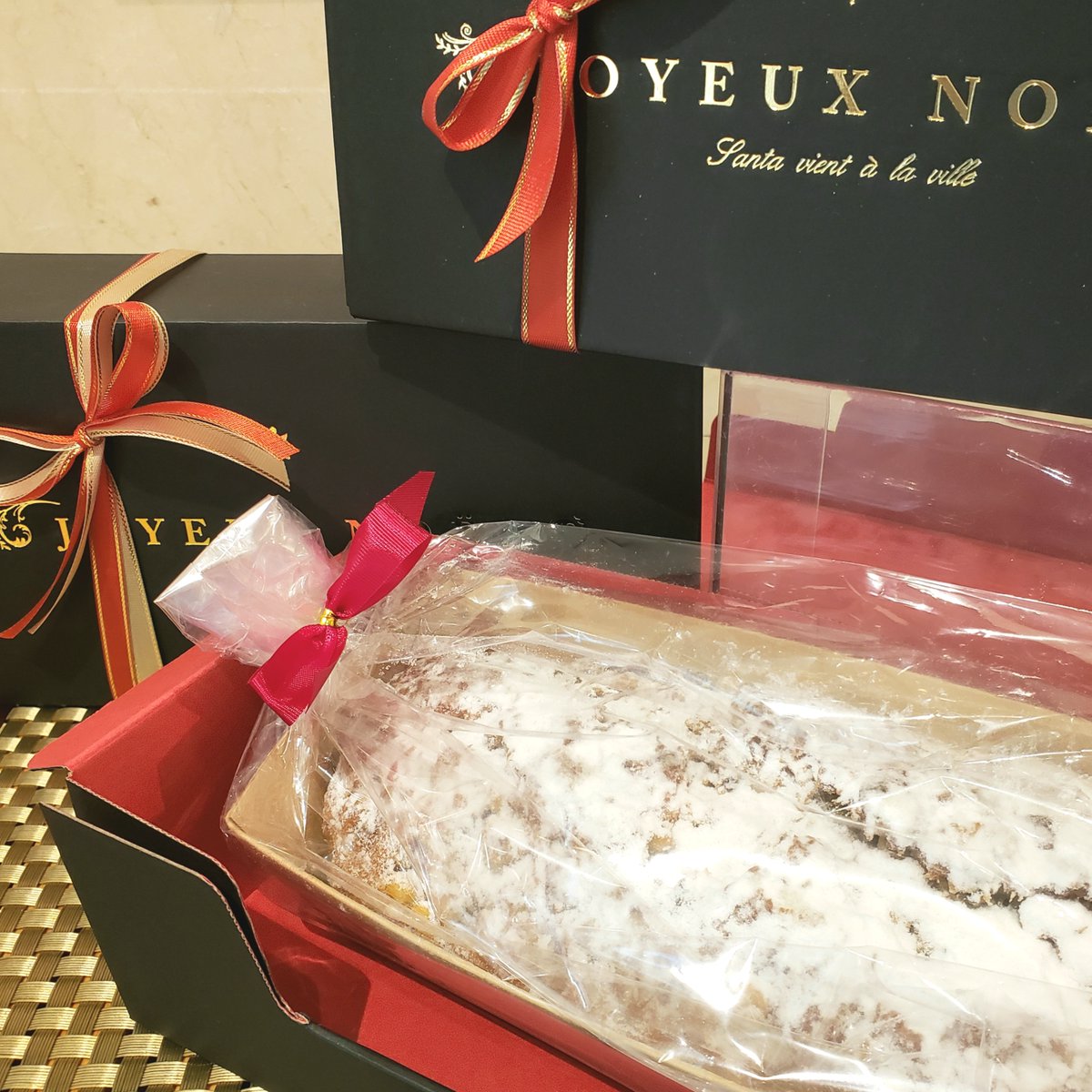 bledor_okinawa's tweet photo. 12月限定！！クリスマスパン「シュトーレン」
ドイツの菓子パンでクリスマスまで少しづつ切り分けて楽しむパン販売中♪
洋酒に漬け込んだドライフルーツ･ナッツ類がパン生地に染み込み日に日に変わる風味を味わえます【1,800円】
#シュトーレン
#クリスマスパン
#ロワジールホテル那覇 https://t.co/sAt4hwfBAA