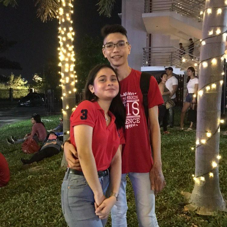 chiiimeee1's tweet photo. You made me realized that I am worthy at all, "you're so pretty as always" and "bat ka lagi nag totoyo sakin". I've been experienced pain and sadness, but when we're together it all changed and became Happiness. https://t.co/SREN0WDBSQ