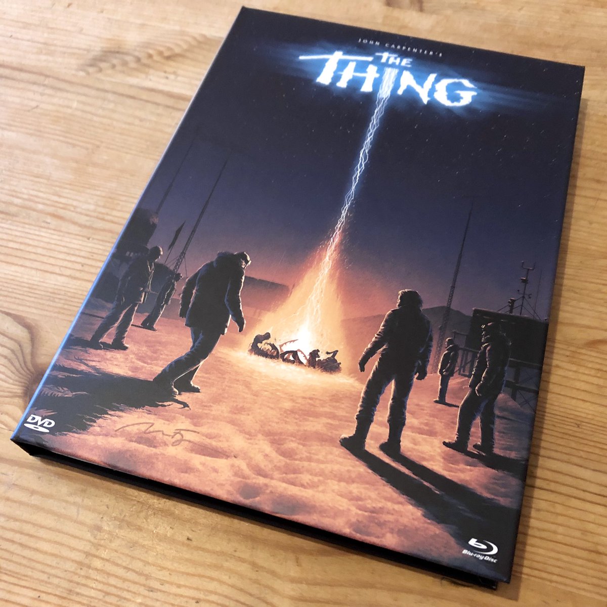 Giveaway time. RT and follow me to win a signed copy of John Carpenter’s The Thing on blu-ray featuring my art on the cover. This is a super limited edition and I’m only giving away one signed copy. Winner picked next Tuesday 10th of December.