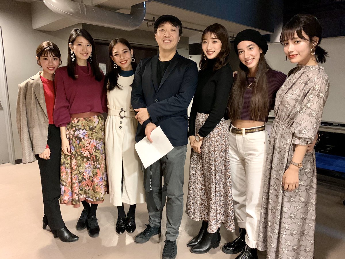 本日の同志社のイベント、来てくださった皆さん、ありがとうございました。最後に今年の同志社ミスのファイナリストと記念撮影。1時間のトークだったのに皆さん個性際立つ美女で、全員グランプリにしたいと思ったほど。いよいよ明日、この中から今年の同志社ミスが。僕も間に合えば見に行きたいなあ。