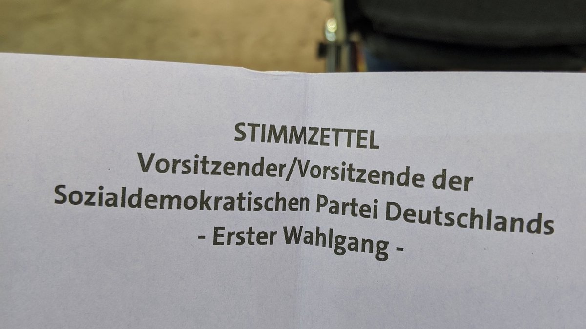 Wahlgang geschlossen. Jetzt wird's spannend. #indieneuezeit #UnsereSPD