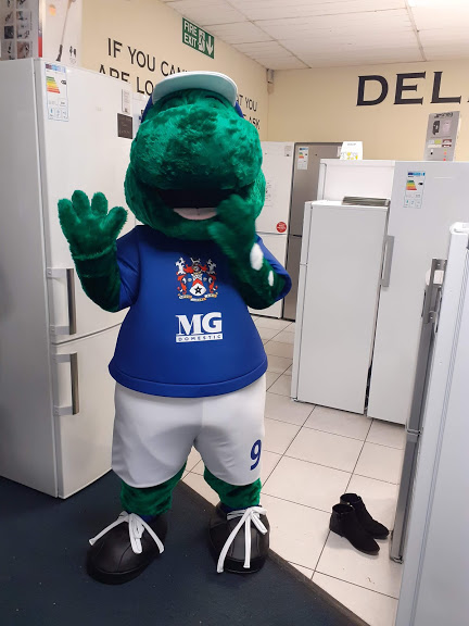 Stalysaurus1's tweet image. Good to see Mary and Stephen @MGDomestic over the hill in #Hyde see you again soon! #MascotMatters