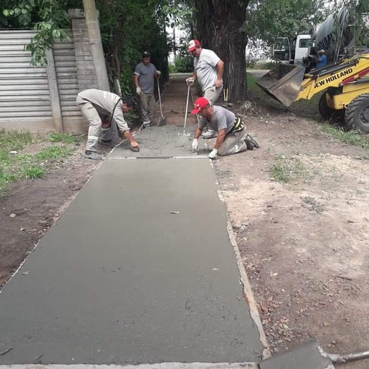 👏 El Plan de Construcción de Veredas con aportes compartidos continua en calle 25 de Mayo al 400. 

▶️ Los frentistas contribuyen con los materiales de construcción y la Comuna de Correa, con la mano de obra y dirección técnica.