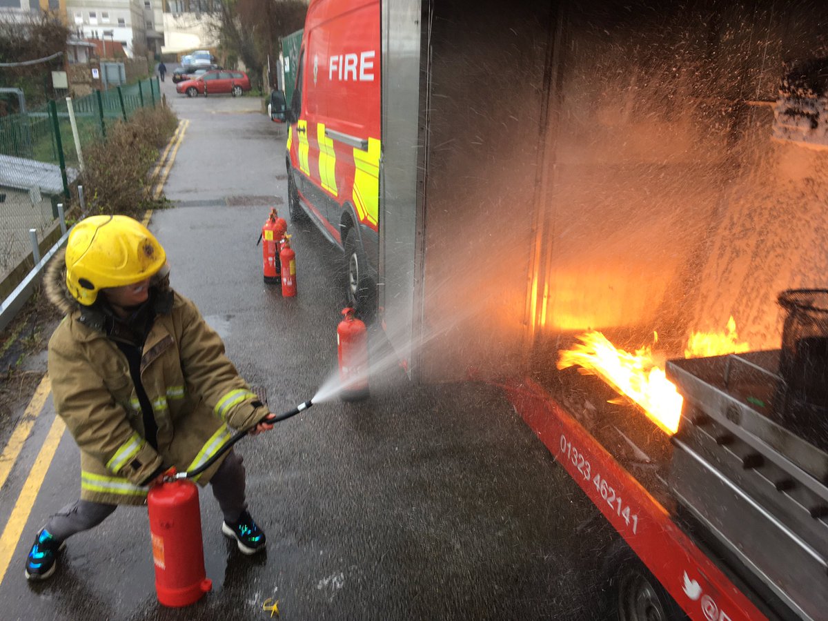 FireTrainingRaj's tweet image. This morning another group of fire wardens received training in cold, wet and blustery conditions! They all did well and showed great spirit and enthusiasm in their participation!! #NHS #Catering #FireWardens #Cold #Brighton #Hospital
