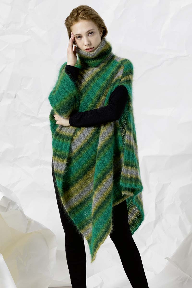 RoseMouton_shop's tweet photo. Kit poncho à tricoter avec la qualité Victoria de Lang Yarns (60% Mohair kid, 25% coton et 15% laine mérinos extrafine), 7 coloris au choix : https://t.co/dFlCSDmDxj #rosemouton #laine #tricot #lang #langyarns #knit #knitting https://t.co/KYIGoPPnCx