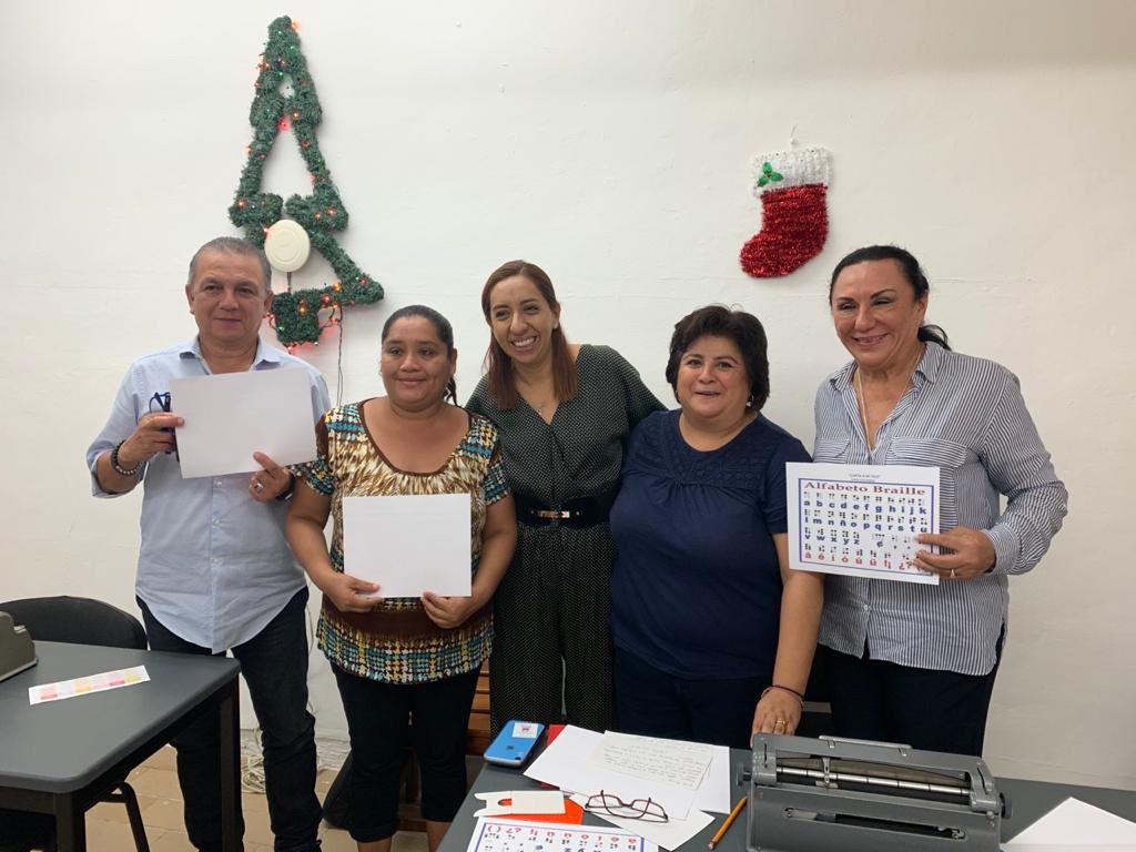 Ana Vásquez Jim (@ana_anaissabel) on Twitter photo Tenemos un taller para mamás y papás: enseñanza de sistema Braille, la empatía es el primer paso para la inclusión! Seguimos ! Gracias Maestros <a href="/EducacionQR/">SEQ Educación</a> <a href="/CarlosJoaquin/">Carlos Joaquín</a> <a href="/SEP_mx/">SEP México</a> Tenemos un taller para mamás y papás: enseñanza de sistema Braille, la empatía es el primer paso para la inclusión! Seguimos ! Gracias Maestros <a href="/EducacionQR/">SEQ Educación</a> <a href="/CarlosJoaquin/">Carlos Joaquín</a> <a href="/SEP_mx/">SEP México</a>