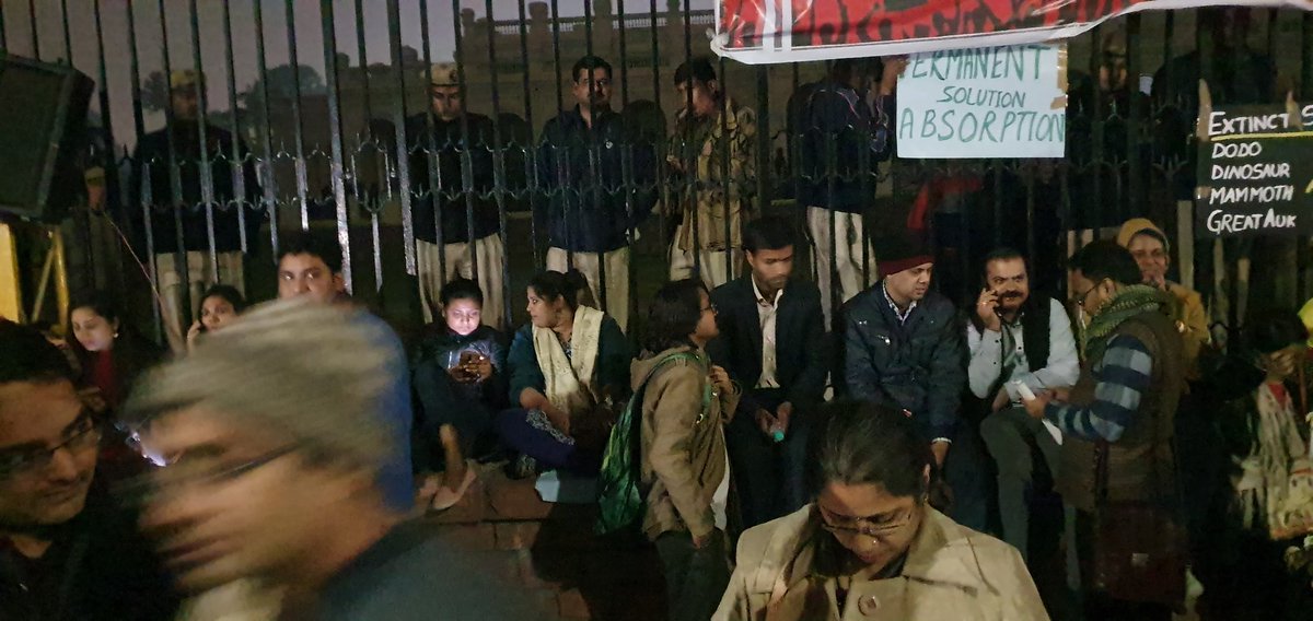 ruchika_bal's tweet image. #OneTimeRegulationForAbsorption
#OnlyAbsorption 
#ABSORPTIONof4500_DUadhocs
#Withdraw28thAugustDUletter #Withdraw28thAugustDUfarman @DrRPNishank @ArvindKejriwal @PMOIndia @VPSecretariat @Delhi_U
@MHRD @ndtv @ndtvindia @aajtak @IndiaToday @ABPNews