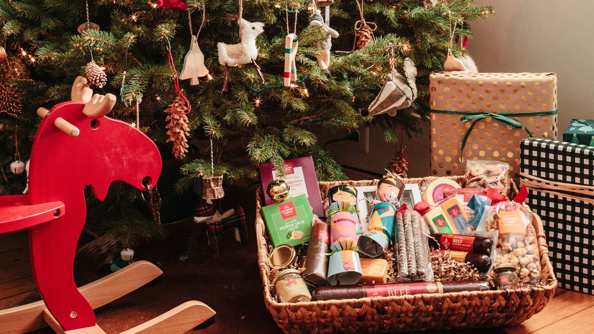 We're heading to NJ a week before Christmas and there will be over 20 people tucked away at my mom's for all the festivities. I'll bring this <a href="/HickoryFarms/">Hickory Farms</a> Ultimate Charcuterie Experience Gift Basket to keep everyone full &amp; happy! #HickoryForTheHolidays #HickoryFarmsPartner