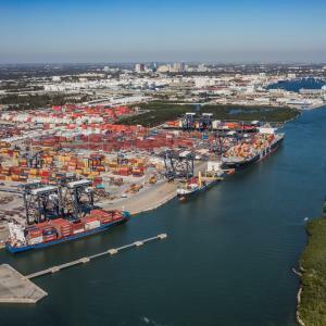 WorldCargoNews's tweet image. #Port #Everglades Terminal (PET) will install the #eModal Community Portal for gate #automation and fee management. ow.ly/PgvW50xtury