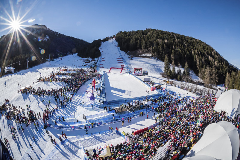 Calling all winter sport enthusiasts - read all about the upcoming Winter World Cup events in #SouthTyrol right here: bit.ly/2CLTtmd ⛄⛷