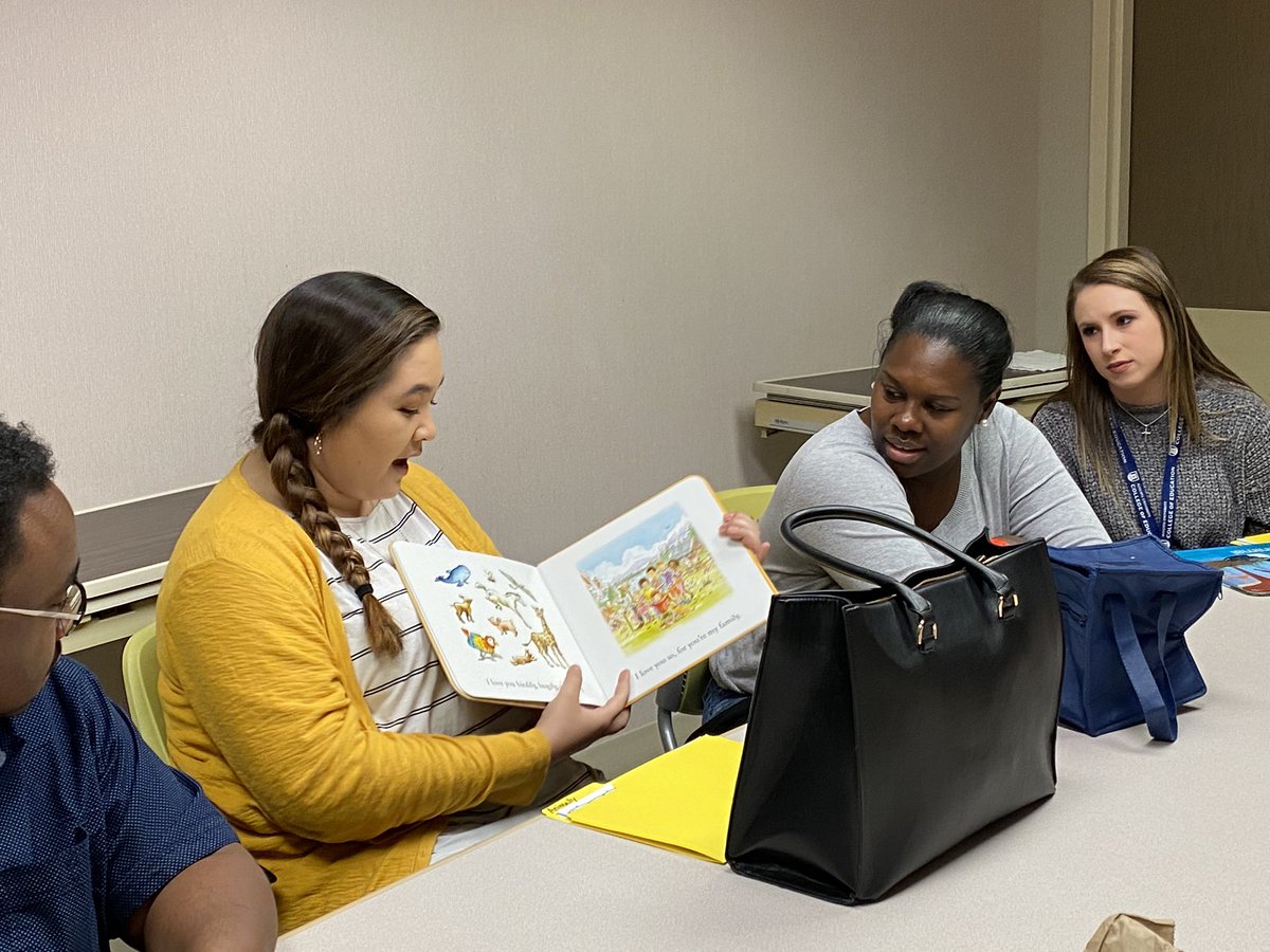 AUG_JAGWIRE's tweet photo. We’re super prowl’d of this collaboration! 🐯💙🐾 
________
On Tuesday, teacher candidates from the @AUG_CollegeofEd donated books with original activities to our families at @GAChildrens to keep their siblings engaged in learning. 📚🧸 https://t.co/4W3Y9Tj1He