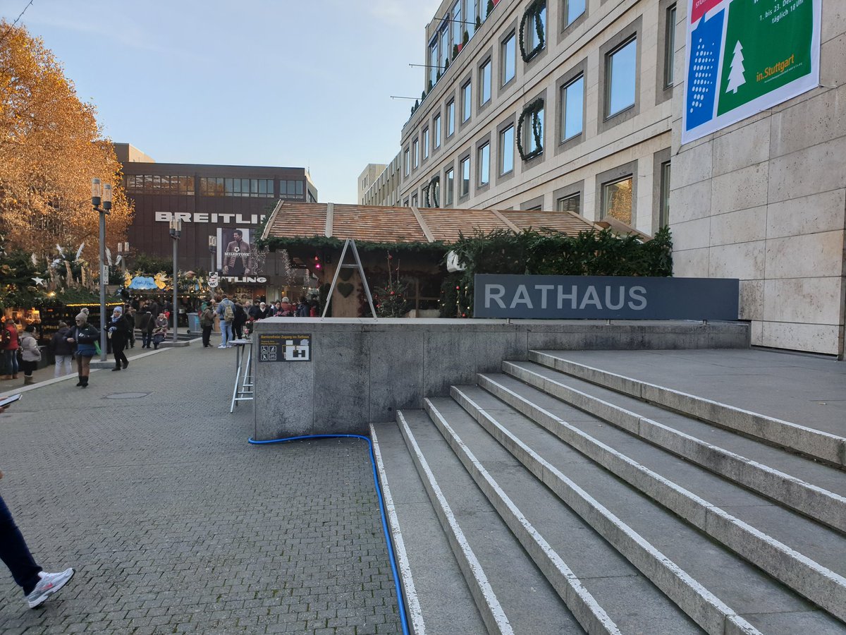 ThomasBoenig's tweet image. Heute zu Besuch im Stuttgarter Rathaus beim 1. Bürgermeister Dr. Mayer, CIO Herr Reichert und Frau Baumholz. War ein tolles Gespräch und hoch interessanter sowie umfangreicher Austausch zwischen den beiden Landeshauptstädten.
#MuenchenDigitalErleben 
#Stuttgart 
#DigitalMoves