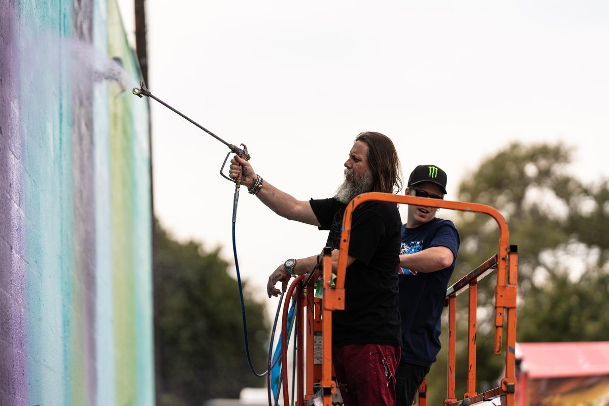 Meme <a href="/FewandFarwomen/">Few and Far</a> and @ogRISK getting the <a href="/MonsterEnergy/">Monster Energy</a> lounge primed for <a href="/ArtBasel/">Art Basel</a>'s <a href="/BaselHouseMiami/">Basel House</a> 🎨

#MonsterEnergy #ArtBasel #Miami #Graffiti #StreetArt #FridayFeeling