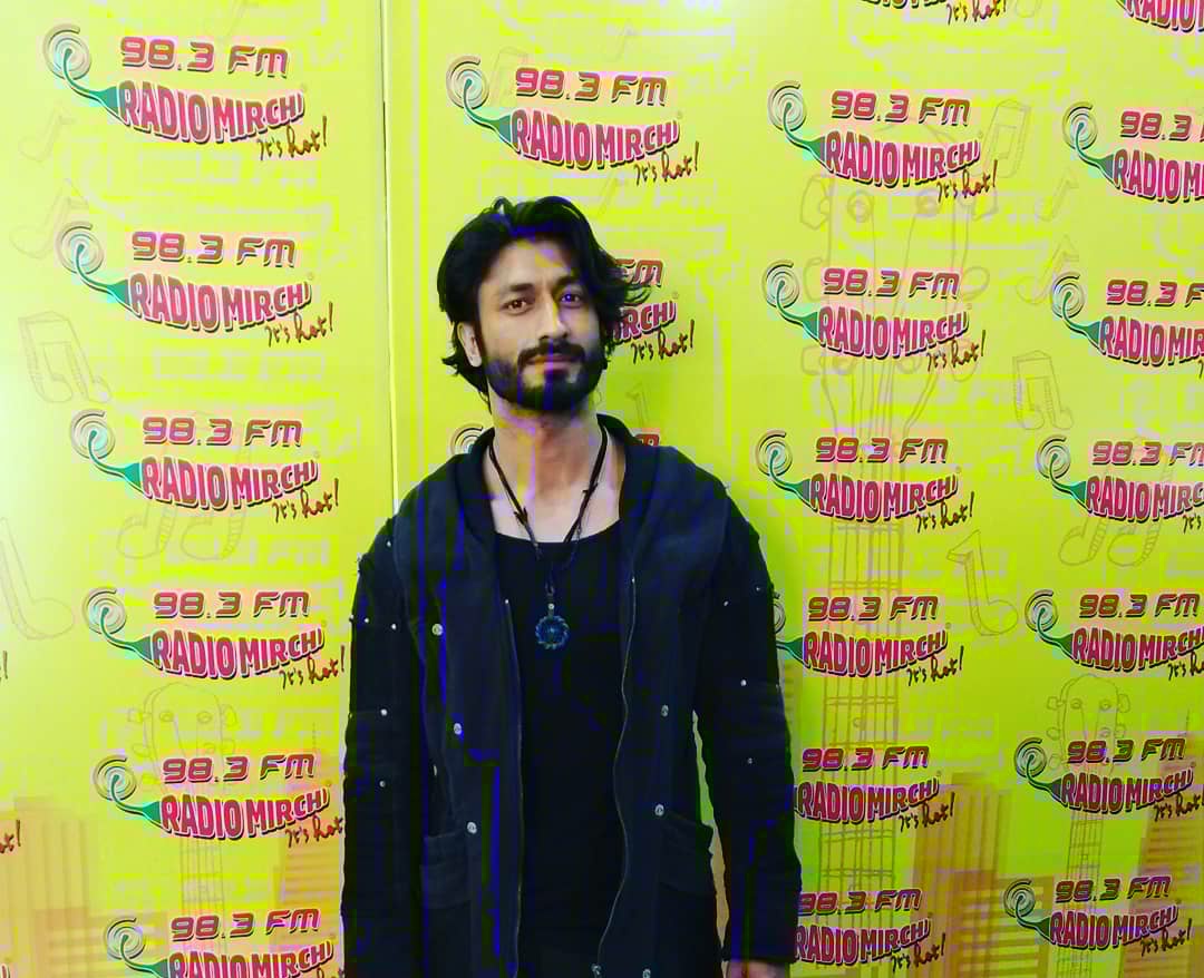 mirchiplus's tweet image. The handsome @VidyutJammwal at the Mirchi Studio 🤩
#MirchiCelebs #CelebVisit #Commando3 #Movie #Bollywood