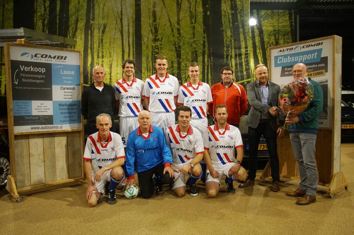 AutoCombi's tweet image. SPONSORING l Het 1e #zaalvoetbalteam van @vvBruchterveld in nieuw tenue! Dat brengt geluk, want de eerste winst is al in de pocket 🤩