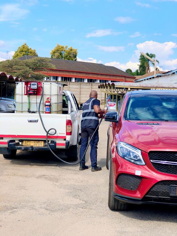 youngchidzy's tweet photo. My brother is bringing fuel to your door step in Zim please Rt his clients maybe on your TL 🇿🇼

With Us you’ll never have to queue at the pump again. Pettrans delivers fuel directly to your vehicle. 
#zimfuel #pettrans
+263 (0) 771387324 
Pettranslogistics@gmail.com https://t.co/EKjFOUA5Rp