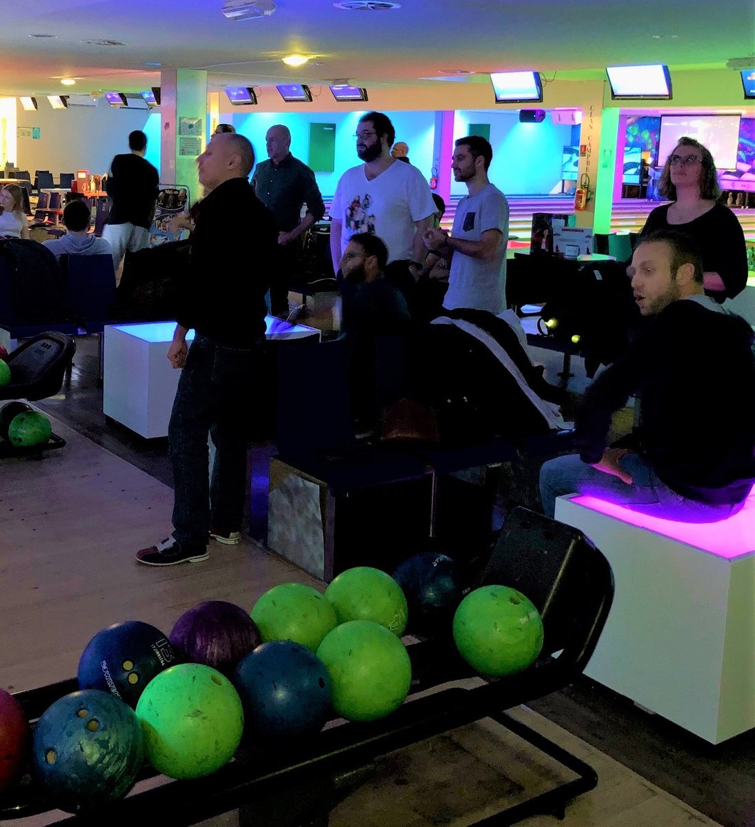 LTConserto's tweet photo. Une soirée Raclette/Bowling dans une ambiance détendue et conviviale😊
On soulignera le « sacrifice » de certains pour venir à bout de la ½ meule et permettre à tous de profiter d’une tournée de shooters… c’est ce qu’on appelle du Team Building 😉!
#PositiveTechnologie #Conserto https://t.co/u4w1aixT9h