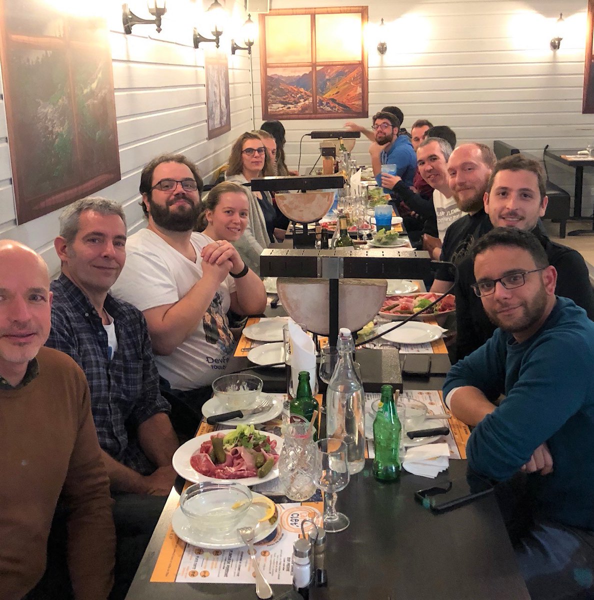 LTConserto's tweet photo. Une soirée Raclette/Bowling dans une ambiance détendue et conviviale😊
On soulignera le « sacrifice » de certains pour venir à bout de la ½ meule et permettre à tous de profiter d’une tournée de shooters… c’est ce qu’on appelle du Team Building 😉!
#PositiveTechnologie #Conserto https://t.co/u4w1aixT9h