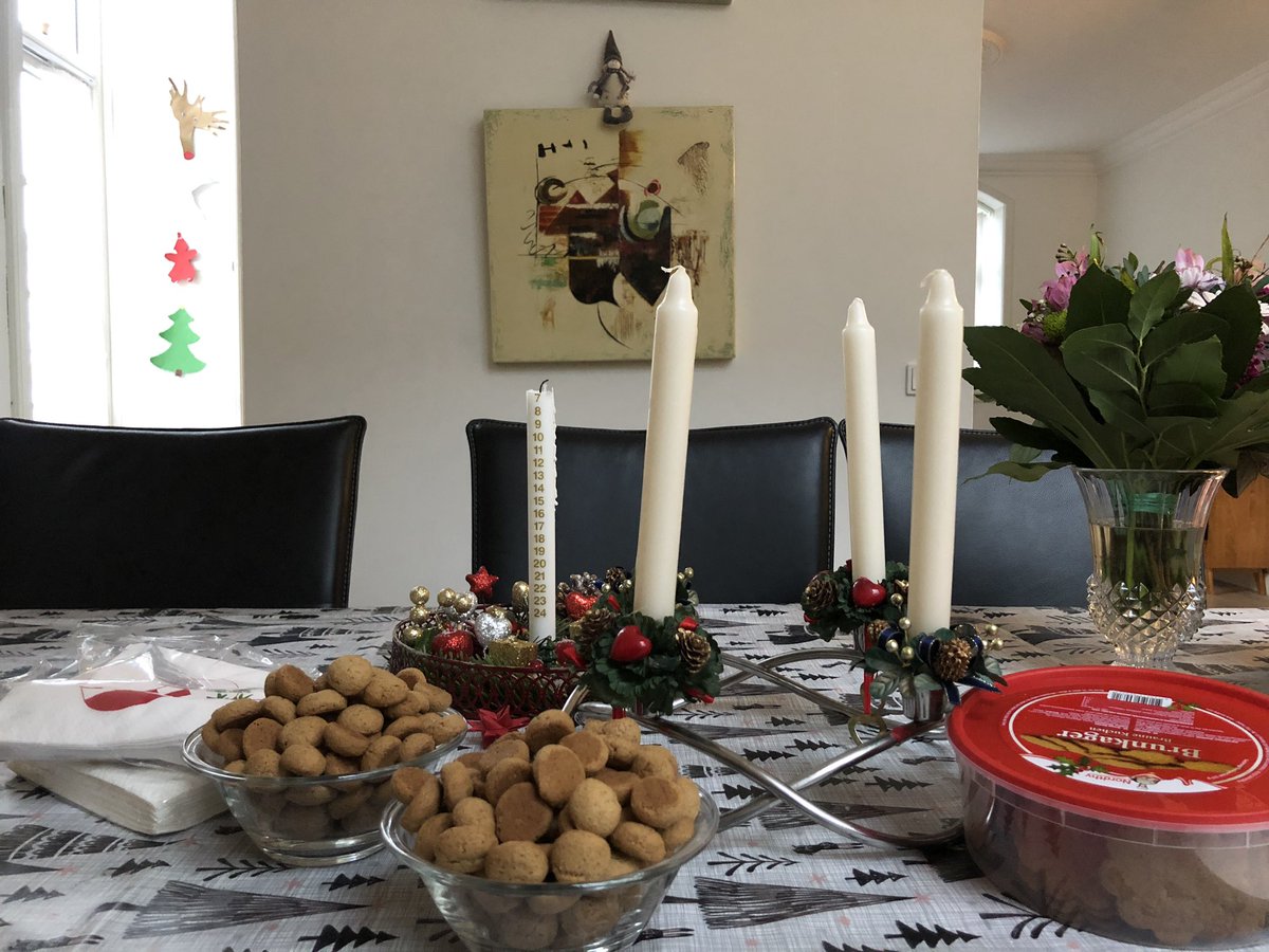 denisadelic's tweet photo. You know you’re in Denmark in December when you see #pebernødder #brunkager #julehjerter #julelys 😍🎄🌟 Så er det jul igen! https://t.co/WvKpV5ApN6