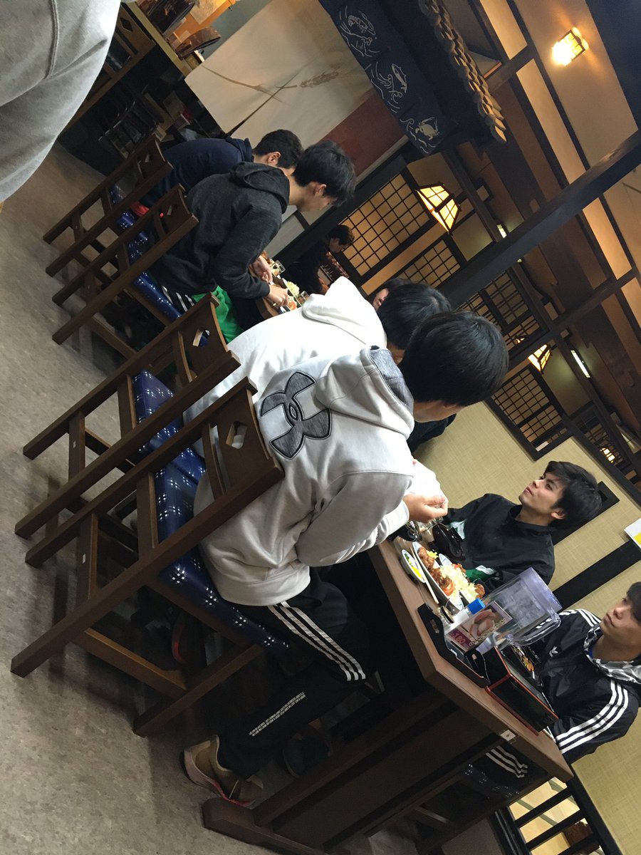 DAIICHIUNIV's tweet photo. 夕食風景です‼️
明日はいよいよ島原学生駅伝🎽
#第一工大
＃九州学生駅伝
#島原駅伝 https://t.co/fJkn65LpJ9
