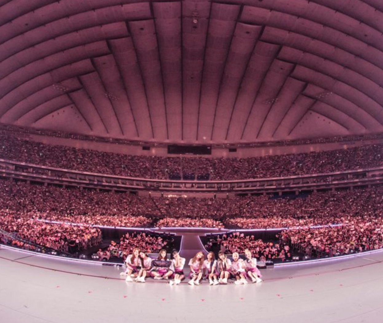 Misa ᴗ Pa Twitter The Way Momo Chose A Picture Of Twice S Group Photo At Tokyo Dome To Use As Her Phone Background Jypetwice Misa ᴗ Pa Twitter The Way Momo Chose A Picture Of Twice S Group Photo At Tokyo Dome To Use As Her Phone Background Jypetwice