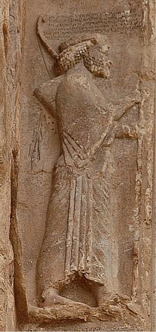 The great Achamenid general and nobleman, Gobryas, who was also Mardonius father.Left side depicted as a lance-bearer of Darius, on the reliefs of Behistun. Right side on the tomb of Darius I.