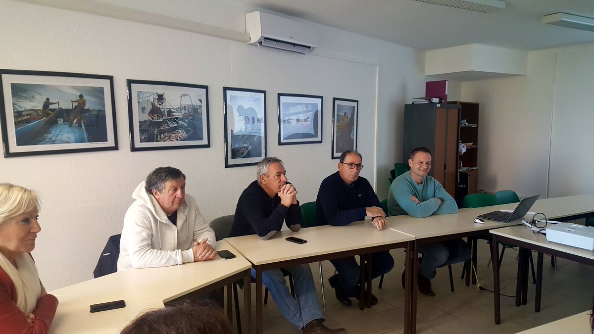 Heraultinfos's tweet photo. #Héraultlittoral

📍1ère étape de la visite cantonale à #Sète

@kmesquida @v_calueba et @andralsebastien visitent la coopérative maritime @SATHOAN1

⛴️ Soutenue par l'#Hérault cette coopérative regroupe une centaine de navires de pêche sur la façade méditerranéenne française https://t.co/5FY3fKO5E8
