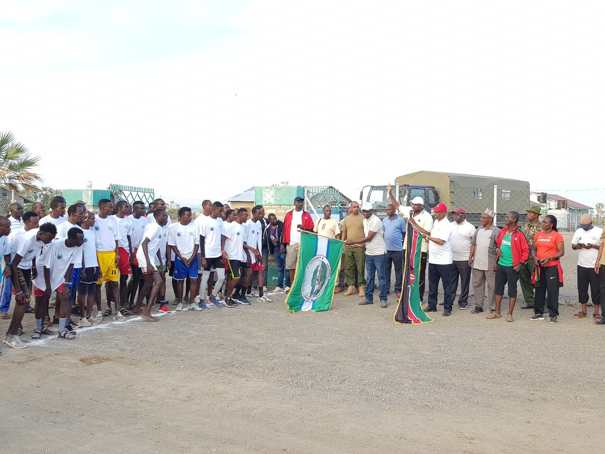 McgPress's tweet photo. MARSABIT LAKE TURKANA CULTURAL FESTIVAL 

LOYANGALANI TOWN

FRIDAY 06/12/2019

Governor Mohamud Ali and his deputy flagged off 10 Kilometres  marathon race.

40 competitors  drawn from each of the four sub counties participated in the race #mltcf2019 https://t.co/AzAN7wfyTD