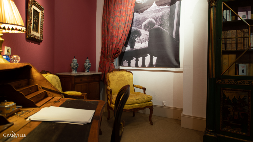 // Thé littéraire en compagnie de l'écrivain Colette //
Dimanche 8 décembre à 16h
Autour d’un thé et de douceurs, le comédien Jean-Charles LENOEL (Compagnie du Marin) vous fera partager l'univers littéraire de Colette.
Résa 02 33 51 02 94 - 06 71 18 15 37