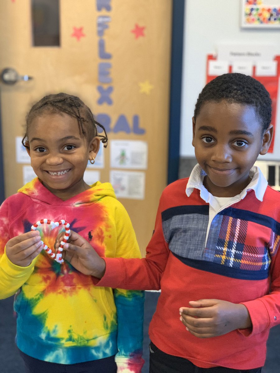 AMilotx12's tweet photo. We ❤️ practicing patterns by making beaded candy canes! @SJP2CALowerMill https://t.co/DkvjvXlzdn