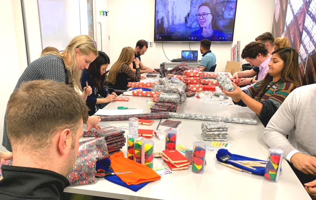 SplunkUK's tweet image. London Splunk office meets Santa&apos;s workshop! 
Yesterday Splunkers got busy wrapping gifts for @CHICKScharity. They give children in the UK going through hardship the chance for free respite breaks. A big thank you to all our Santa&apos;s little helpers! #splunkforgood