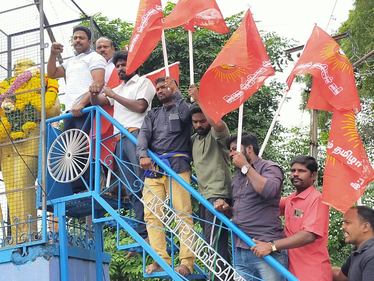 vellorentk's tweet photo. அரசியல் சாசனம் வகுத்து தந்த "அண்ணல் அம்பேத்கர்" அவர்களின் நினைவு தினத்தை முன்னிட்டு அவர் சிலைக்கு #வேலூர்_தொகுதி சார்பாக மாலை அணிவித்து மரியாதை செலுத்தபட்டது..
#நாம்தமிழர்கட்சி https://t.co/v7QeCxvwUZ