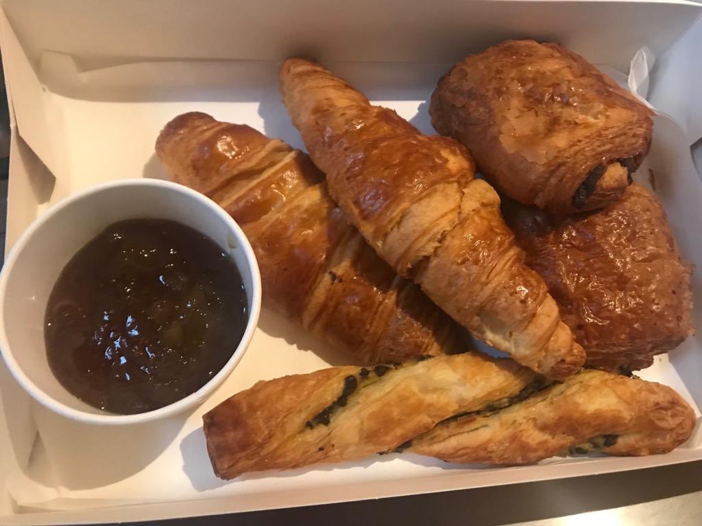 MillikenEurope's tweet image. It’s the final day on set for our new product launch photoshoot. Thank you #n5kitchen for providing such an  amazing breakfast...the perfect way to start the day! 📸 #commercialflooring #modularcarpet