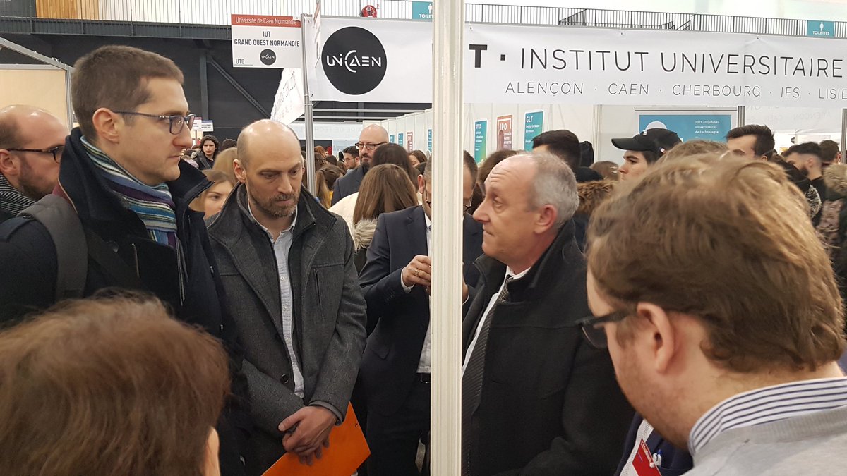 ac_normandie's tweet photo. Visite et inauguration du salon de l'#étudiant de #Caen par la délégation officielle en amont de la remise des trophées de @letudiant https://t.co/swHTlSFizs