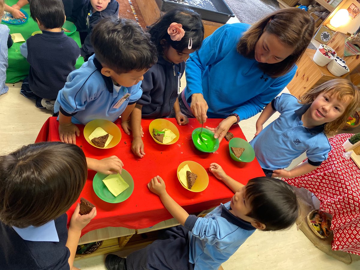 Rainforest have been so blessed this week with visitors. Thank you Margaret (Lily D’s mummy) for coming in to help us with our Christmas tree brownies... your frosting was definitely the best consistency!